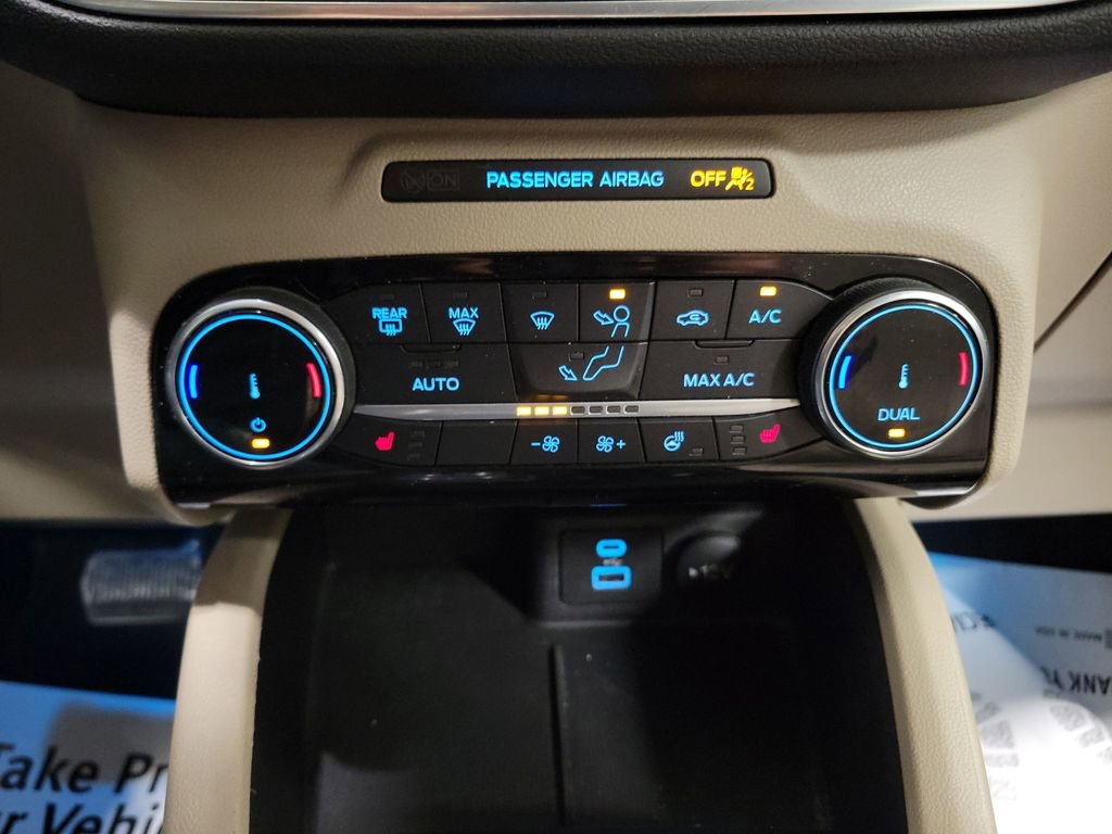 Used 2022 Ford Escape Titanium image 17