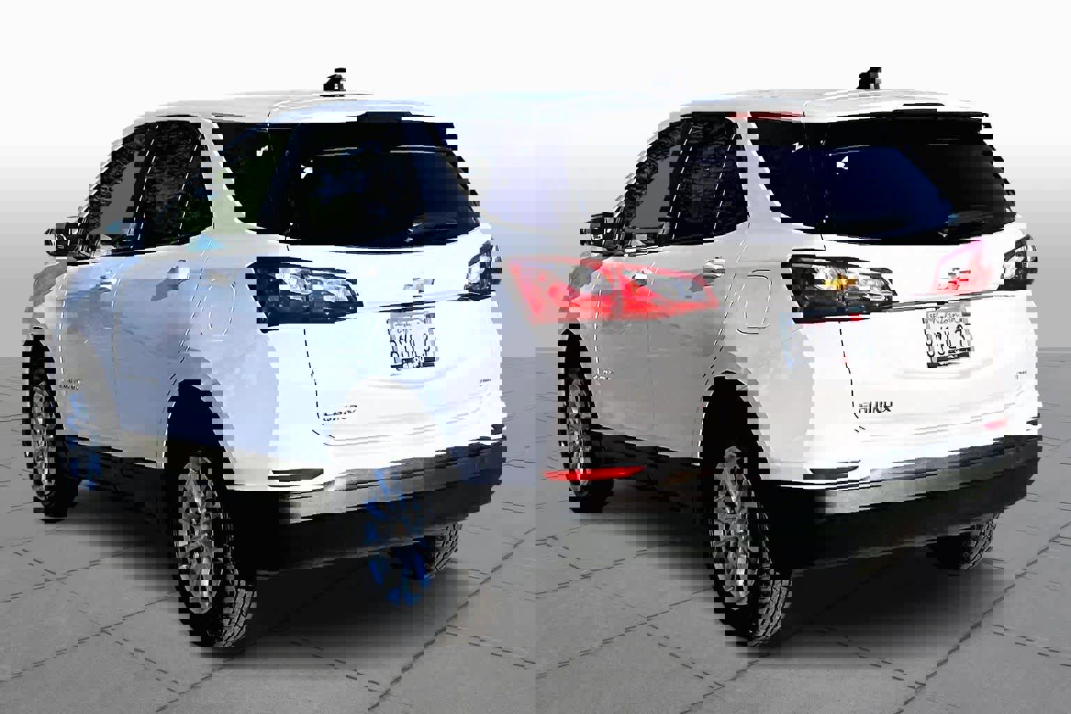 Used 2021 Chevrolet Equinox LS w/ LS Convenience Package image 11