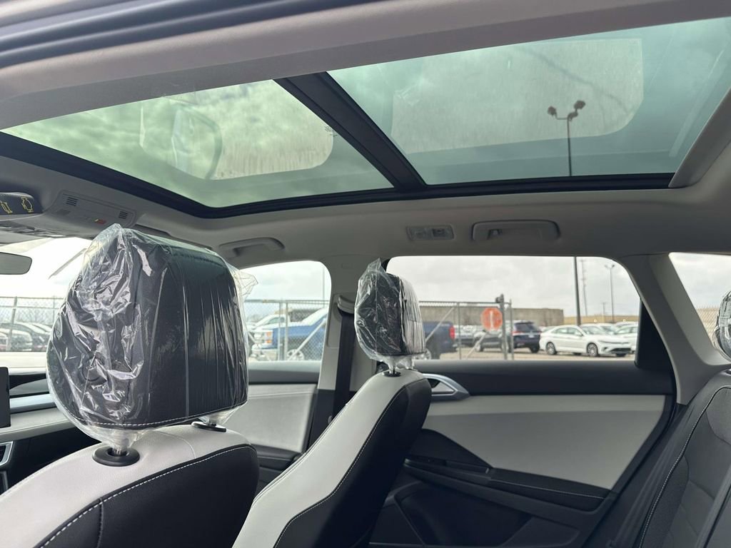 New 2026 Volkswagen Taos SE AWD/4WD image 10