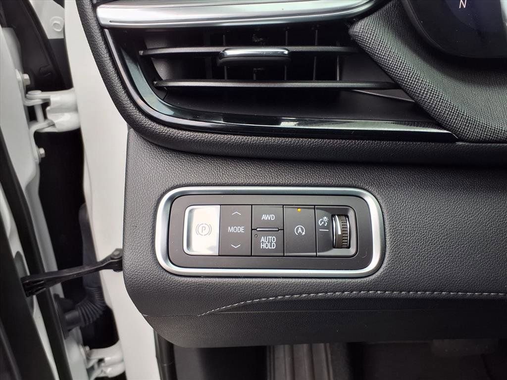 Used 2025 Buick Enclave Preferred w/ Power Package image 12