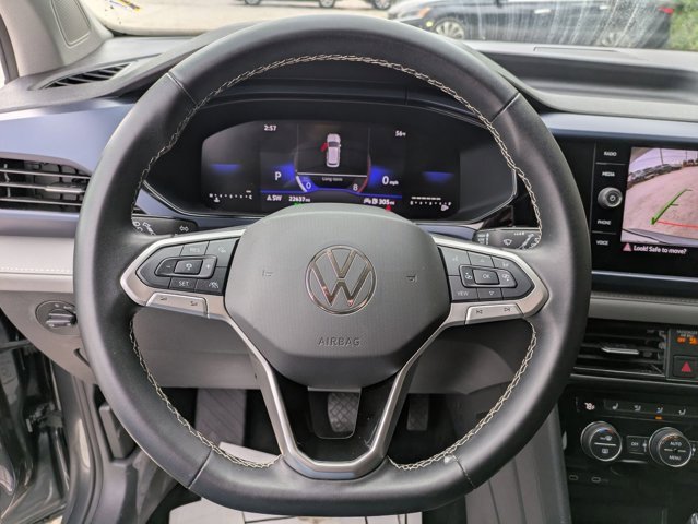Used 2024 Volkswagen Taos SE image 15