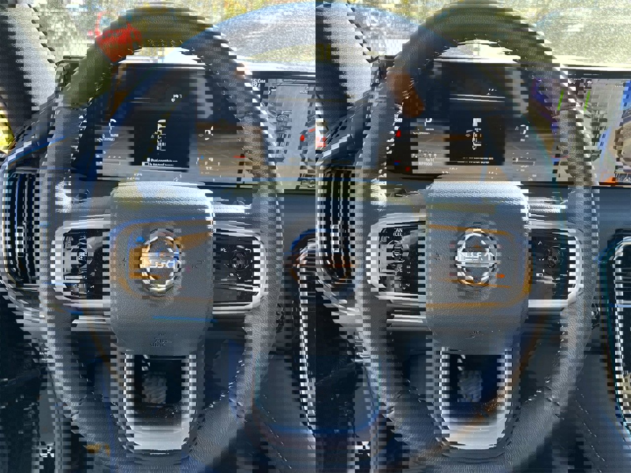 Certified 2025 Nissan Armada Platinum image 7