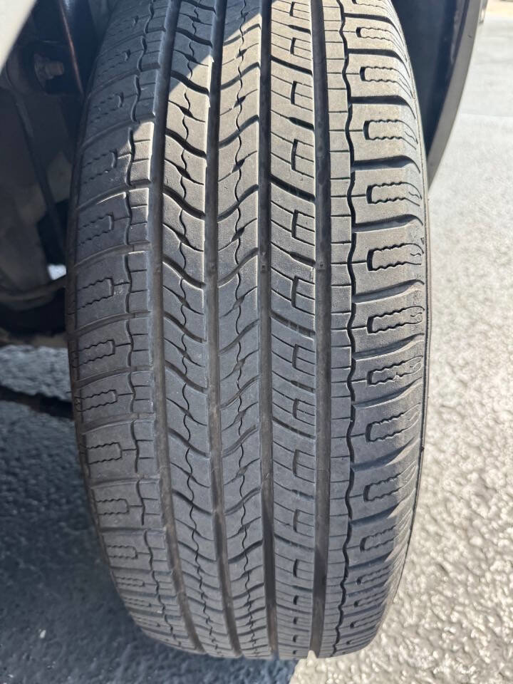 Used 2012 Hyundai Santa Fe GLS image 11