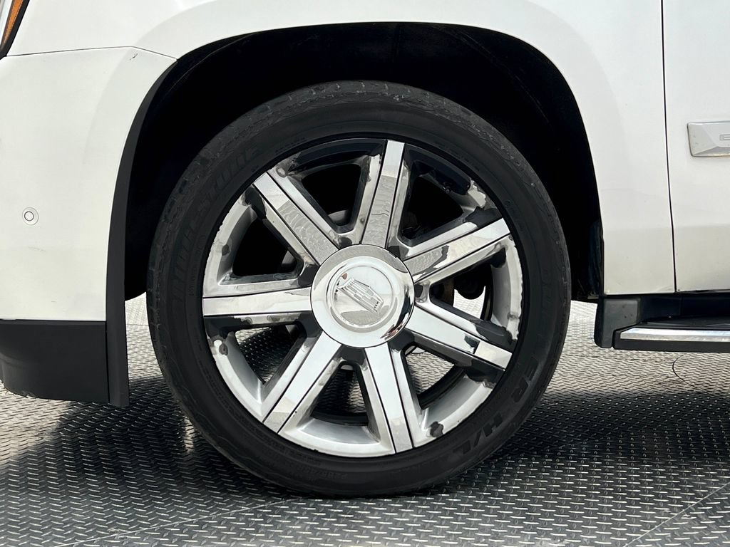 Used 2017 Cadillac Escalade Luxury AWD/4WD image 37