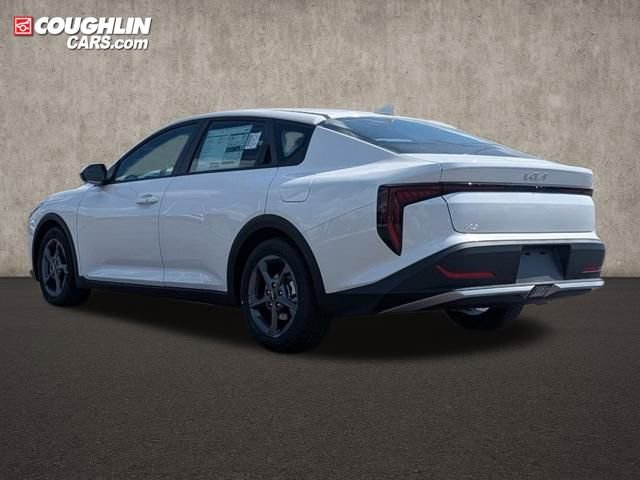 New 2025 Kia K4 FWD image 6