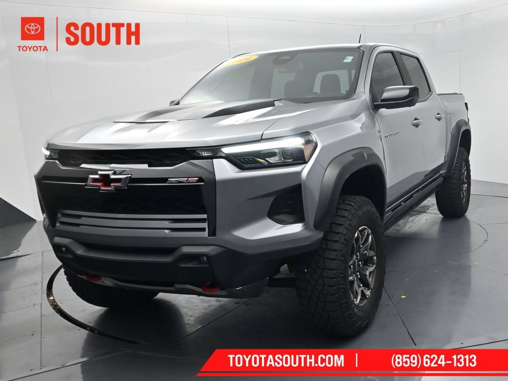 Used 2024 Chevrolet Colorado ZR2 w/ Technology Package AWD/4WD image 3