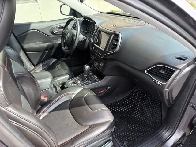 Used 2019 Jeep Cherokee Trailhawk w/ Cold Weather Group AWD/4WD image 14