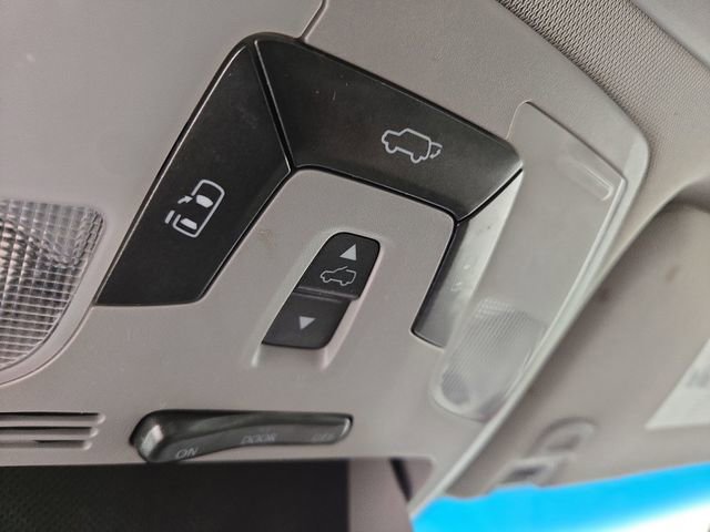 Used 2015 Toyota Sienna XLE w/ Four Season Floor Mat Package image 27