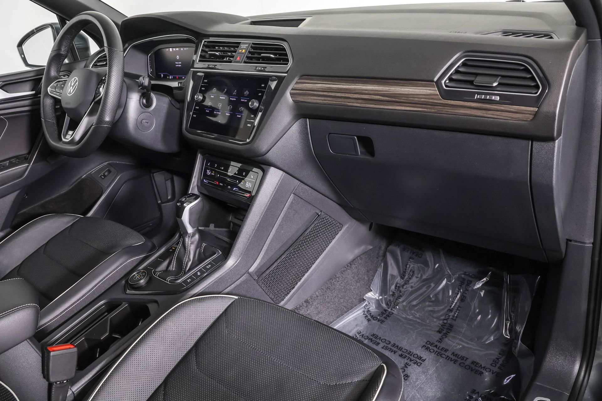 Used 2024 Volkswagen Tiguan SEL R-Line image 46