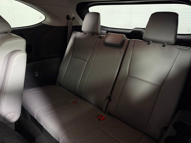 Used 2026 Toyota Highlander XLE image 18
