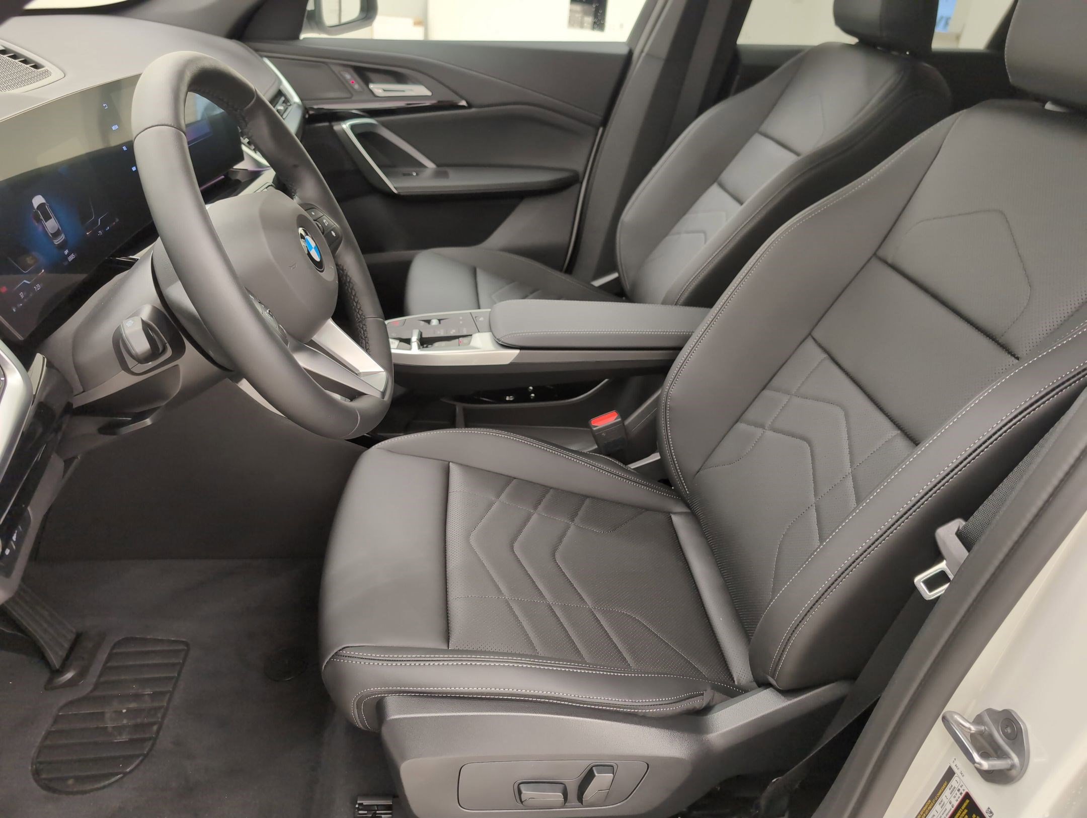 Used 2025 BMW X1 xDrive28i w/ Technology Package AWD/4WD image 5