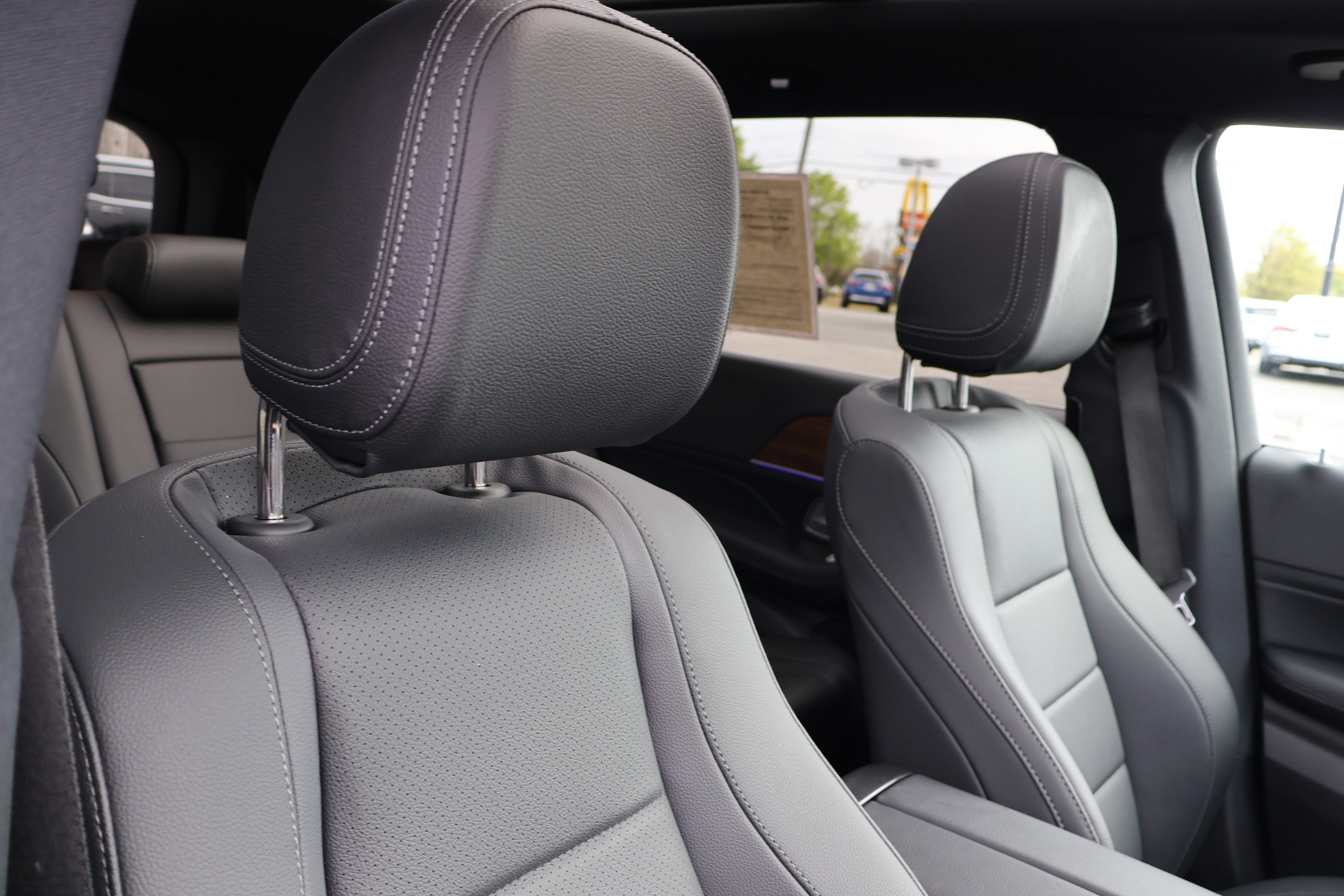 Used 2025 Mercedes-Benz GLS 450 4MATIC image 33