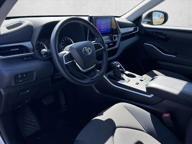 Certified 2025 Toyota Highlander LE image 9
