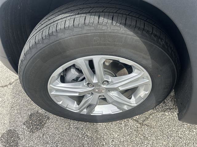 Used 2023 GMC Terrain SLE w/ Driver Convenience Package image 17