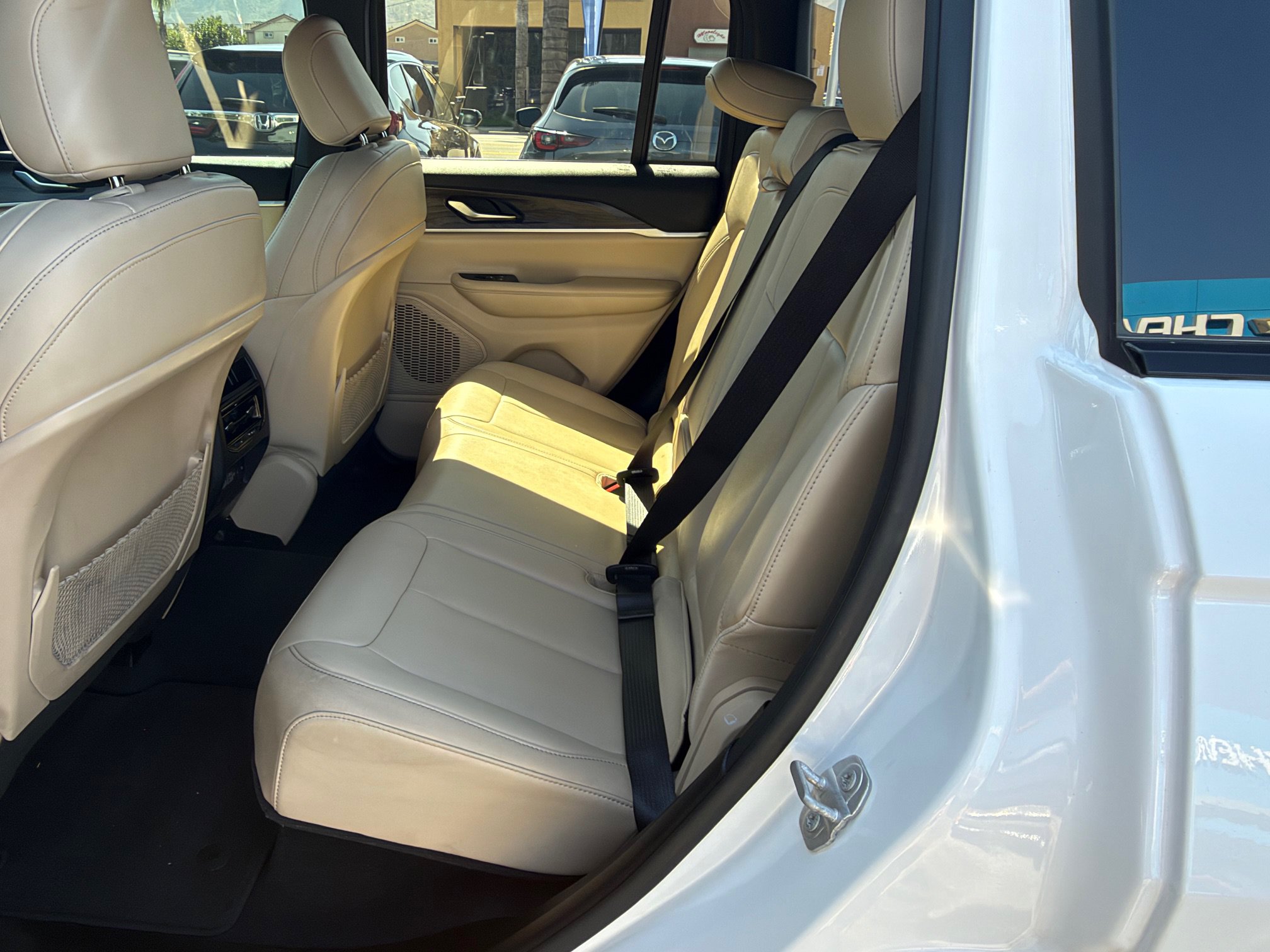 Used 2023 Jeep Grand Cherokee Limited AWD/4WD image 17
