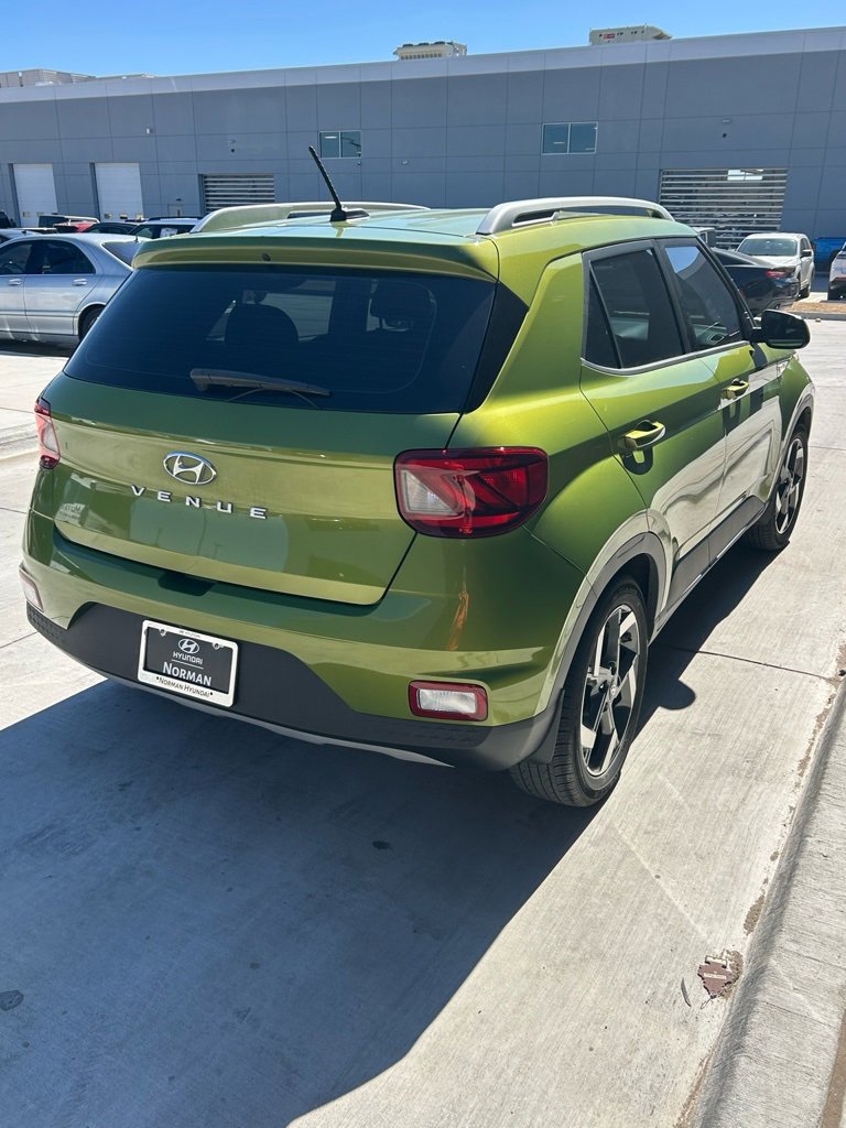 Used 2023 Hyundai Venue SEL image 4