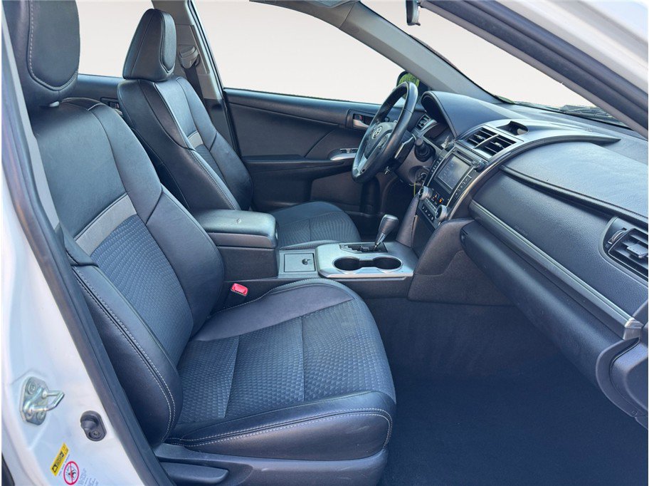 Used 2014 Toyota Camry SE FWD image 15