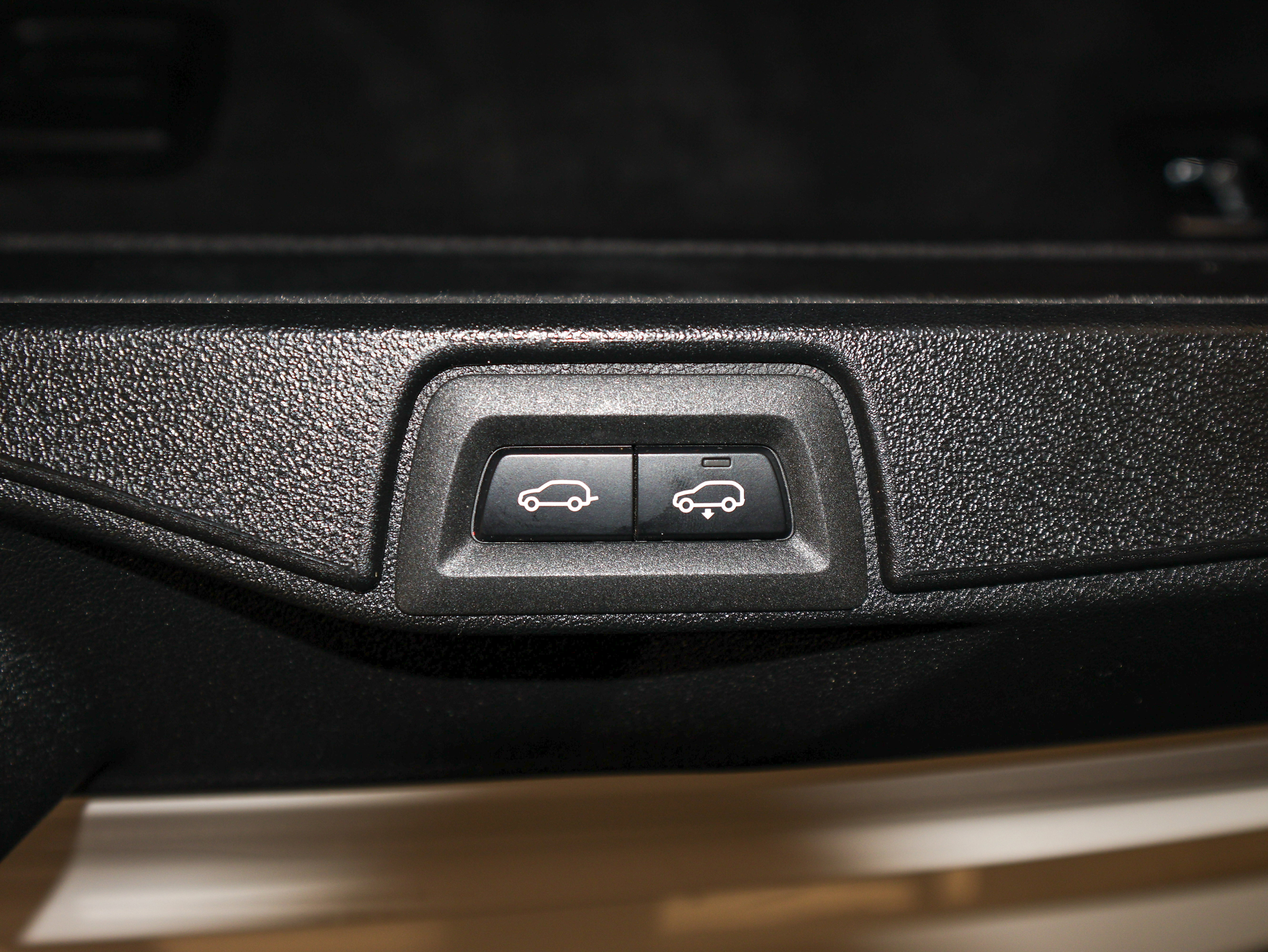 Used 2021 BMW X7 M50i image 13