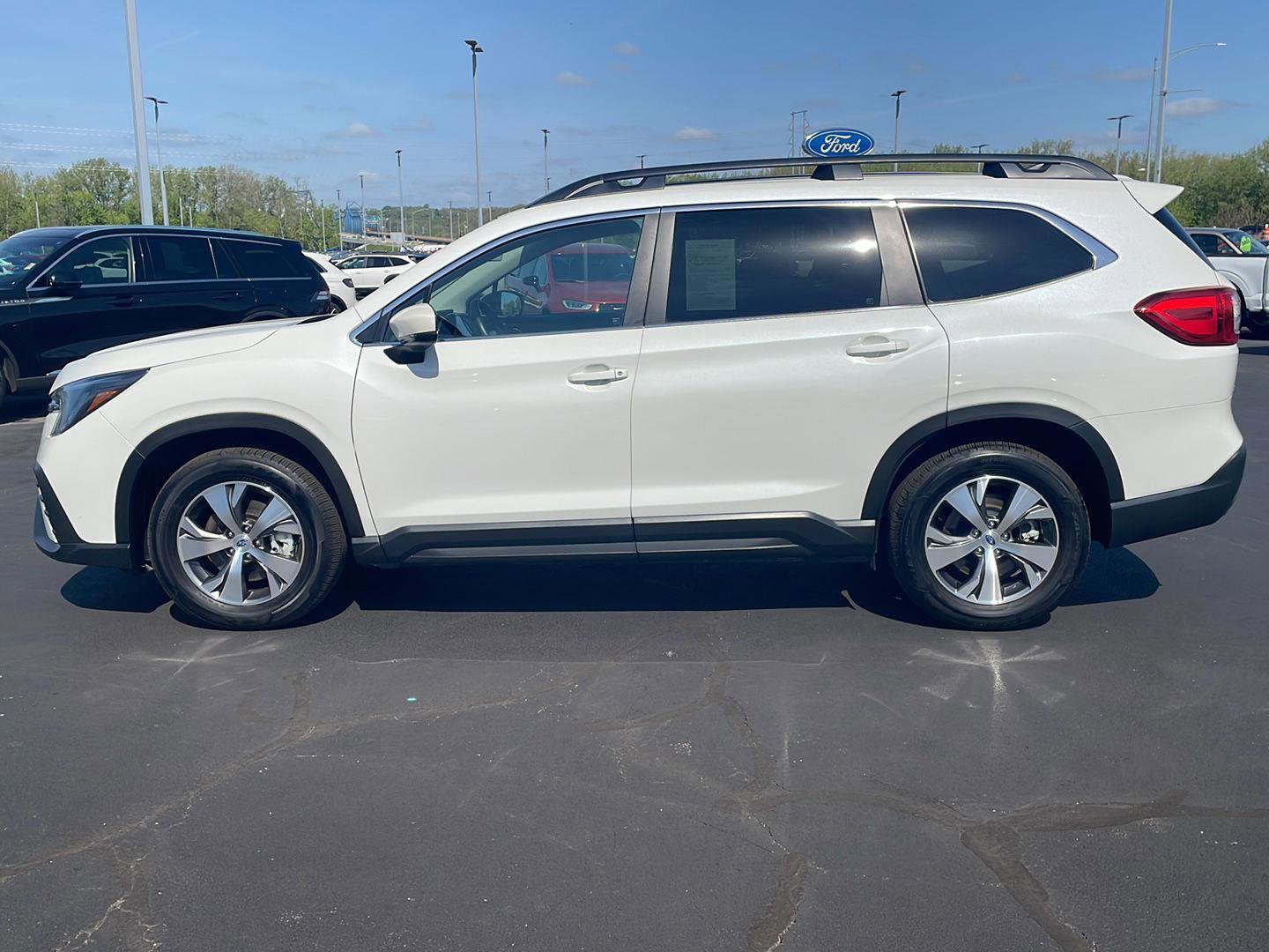 Used 2025 Subaru Ascent Premium AWD/4WD image 2