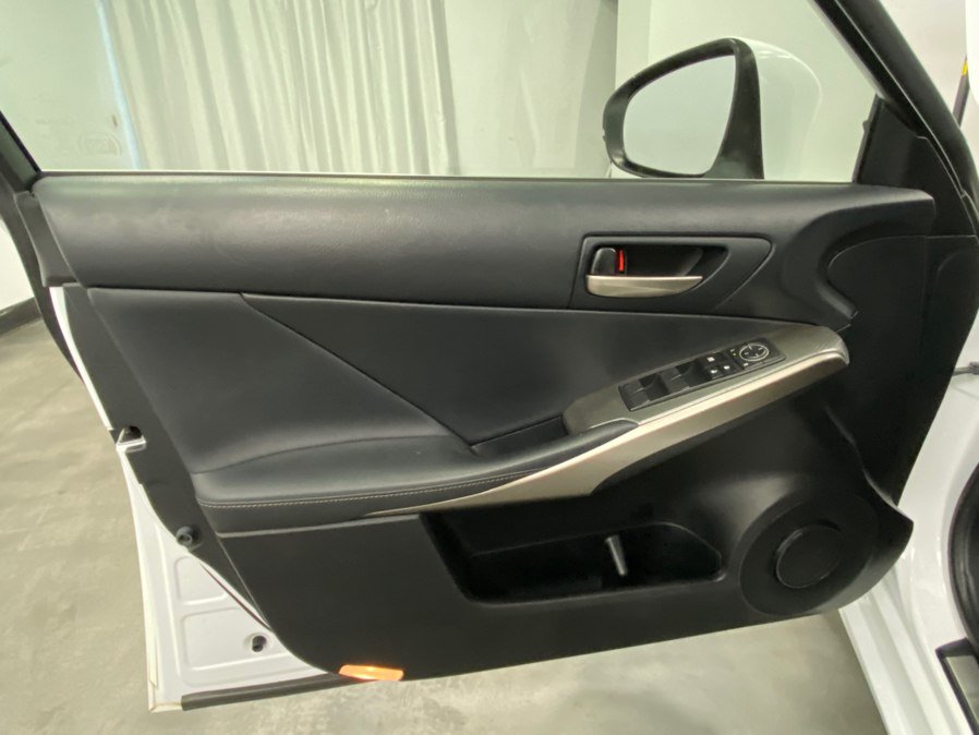 Used 2018 Lexus IS 300 AWD image 39
