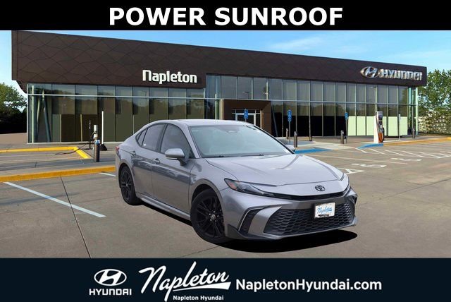 Used 2025 Toyota Camry SE image 1