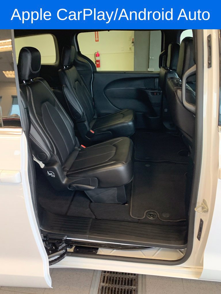 Used 2026 Chrysler Pacifica Select FWD image 11