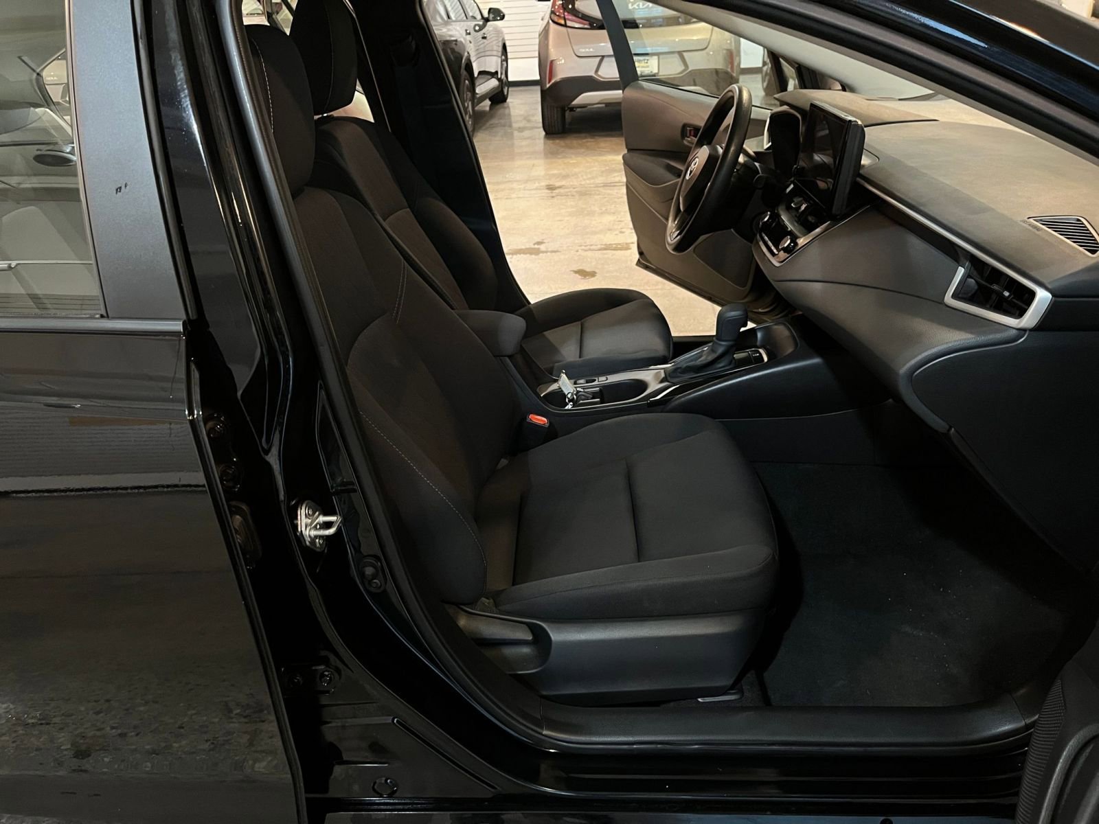 Used 2025 Toyota Corolla LE image 35