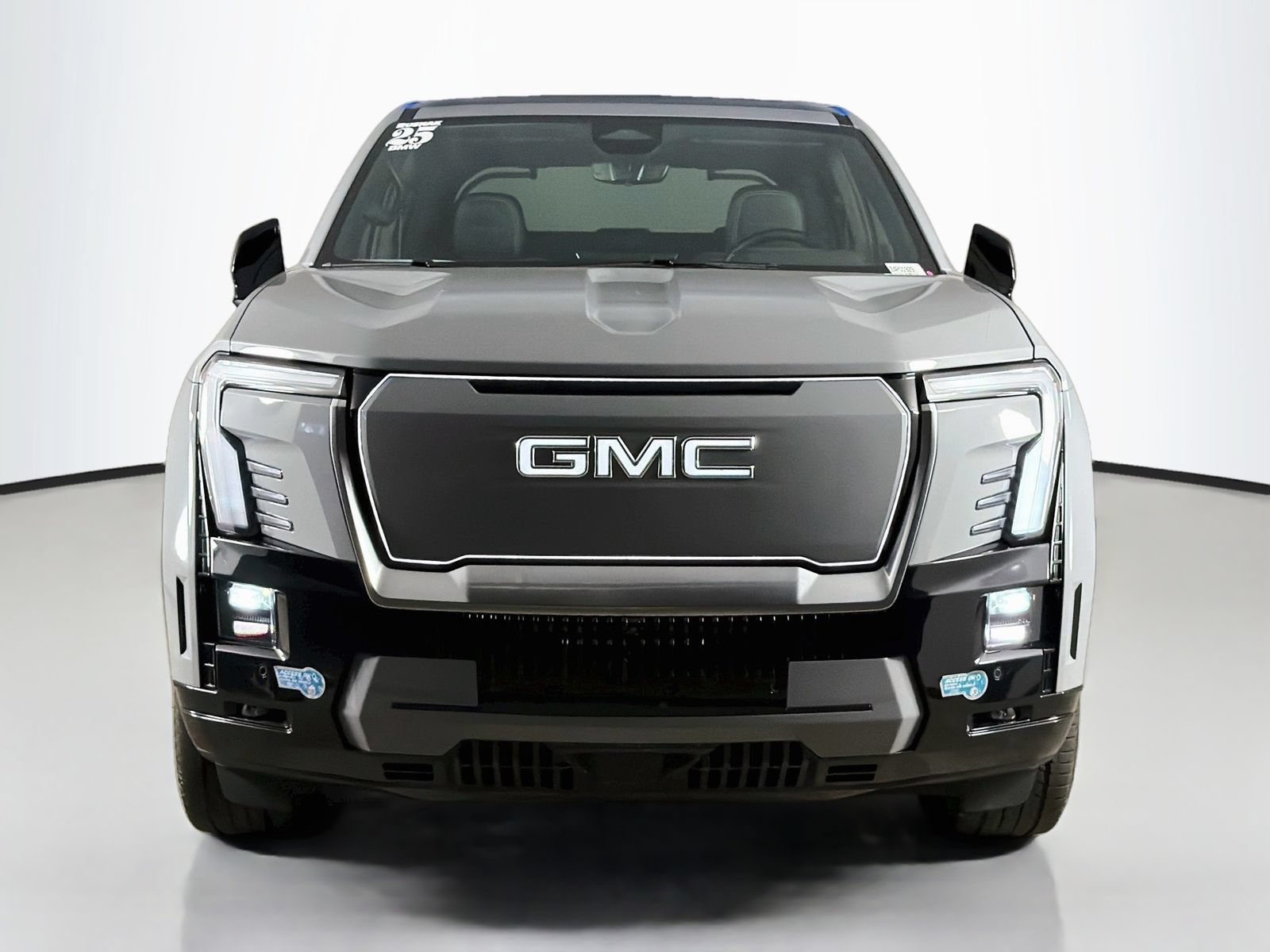 Used 2025 GMC Sierra EV Denali AWD/4WD image 2
