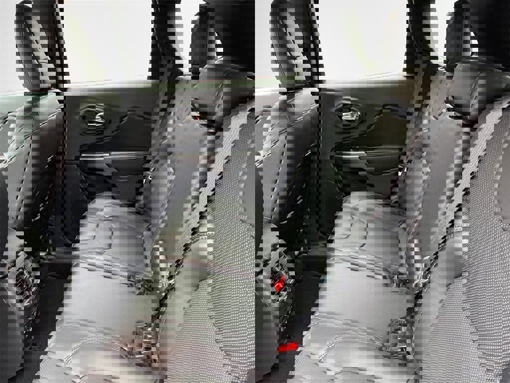 Used 2021 Jeep Cherokee Latitude Lux w/ Comfort/Convenience Group image 14