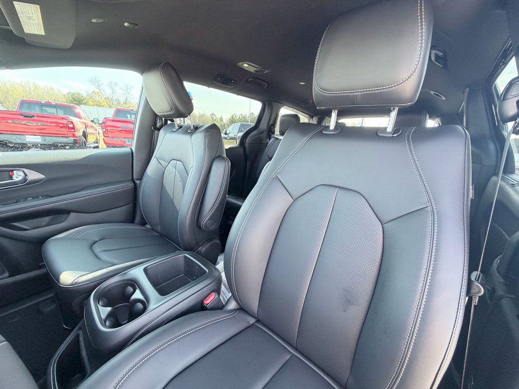 New 2026 Chrysler Pacifica Select image 21