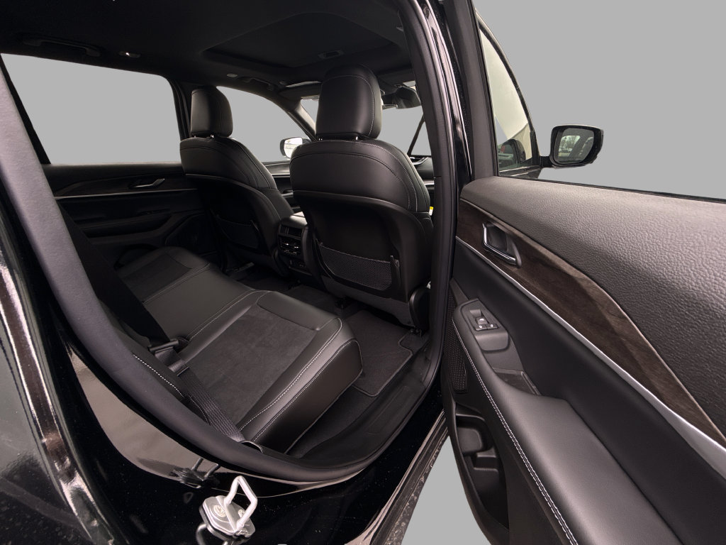 New 2026 Jeep Grand Cherokee Altitude AWD/4WD image 26