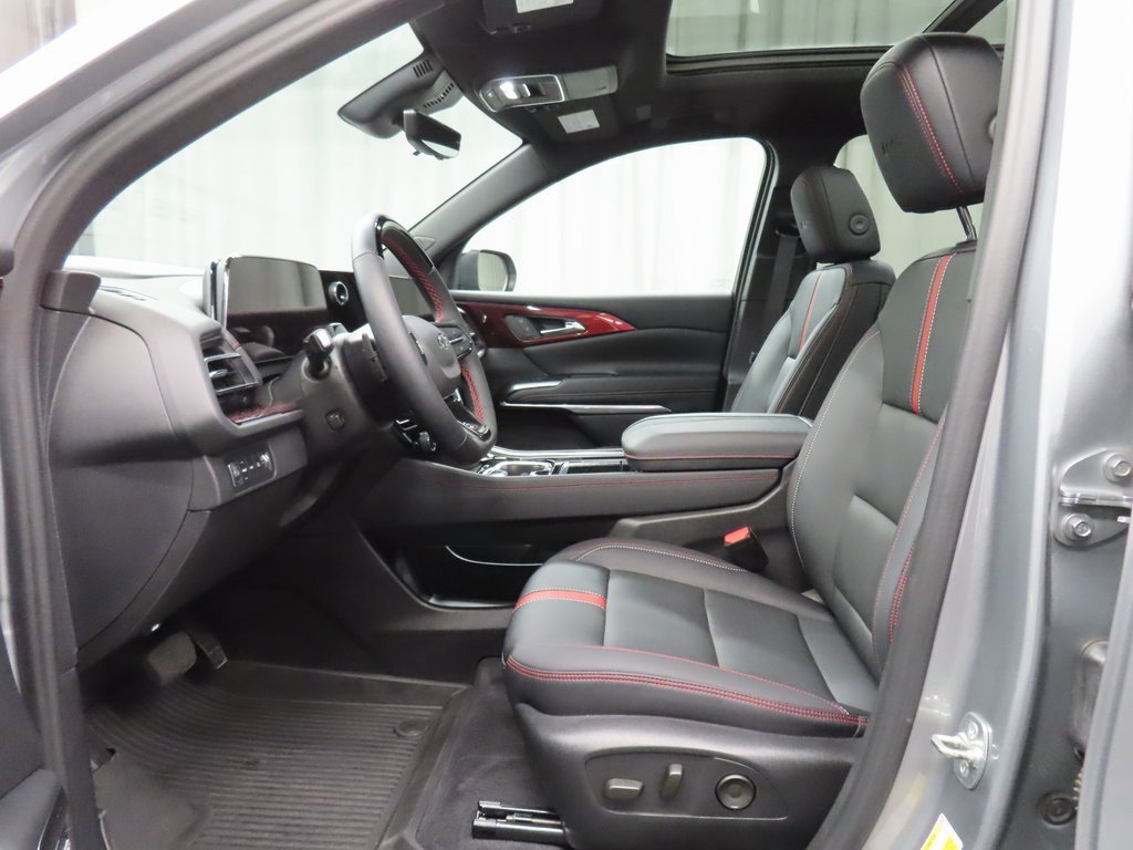 Used 2024 Chevrolet Traverse RS w/ LPO, Floor Liner Package image 9