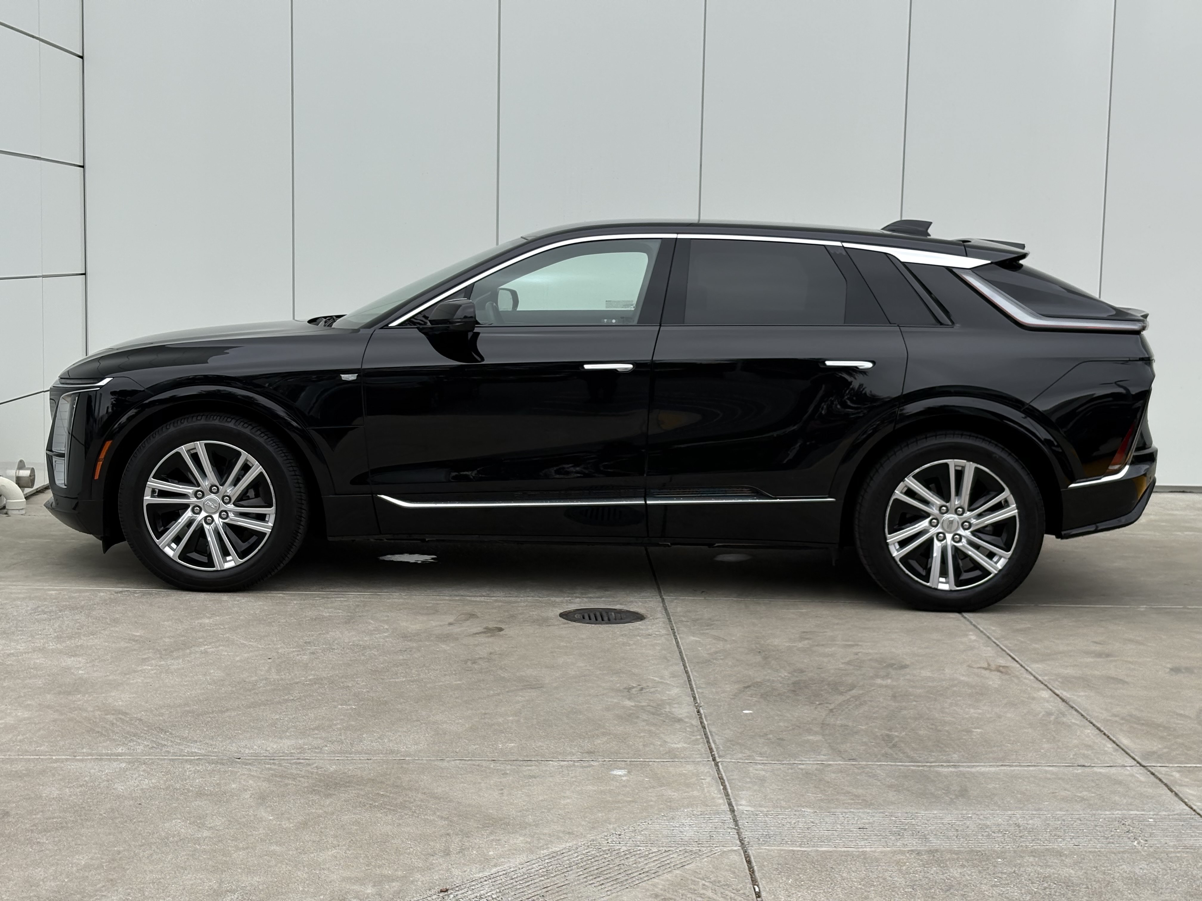 Certified 2024 Cadillac Lyriq Tech AWD/4WD image 4