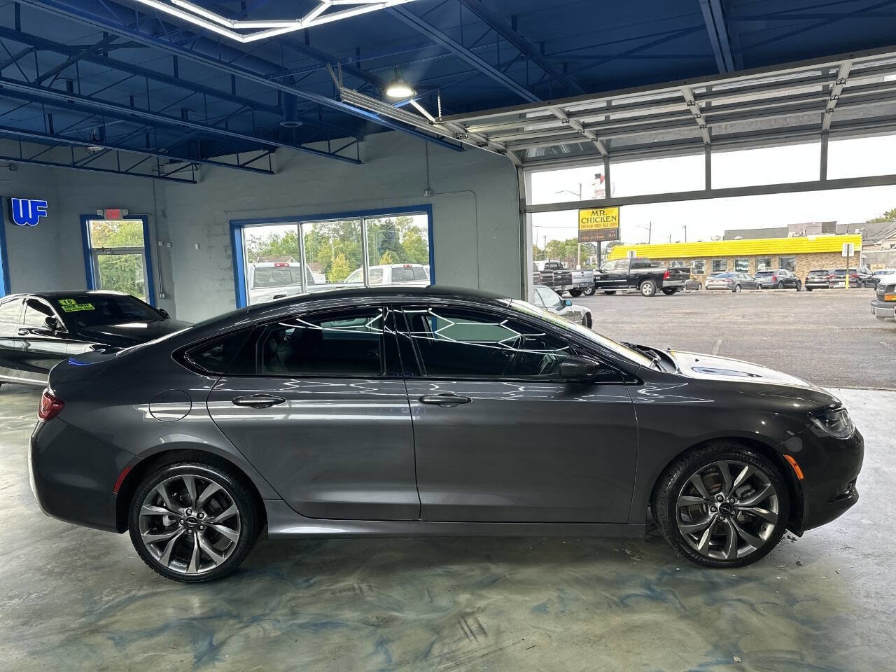 Used 2016 Chrysler 200 S w/ Comfort Group image 8