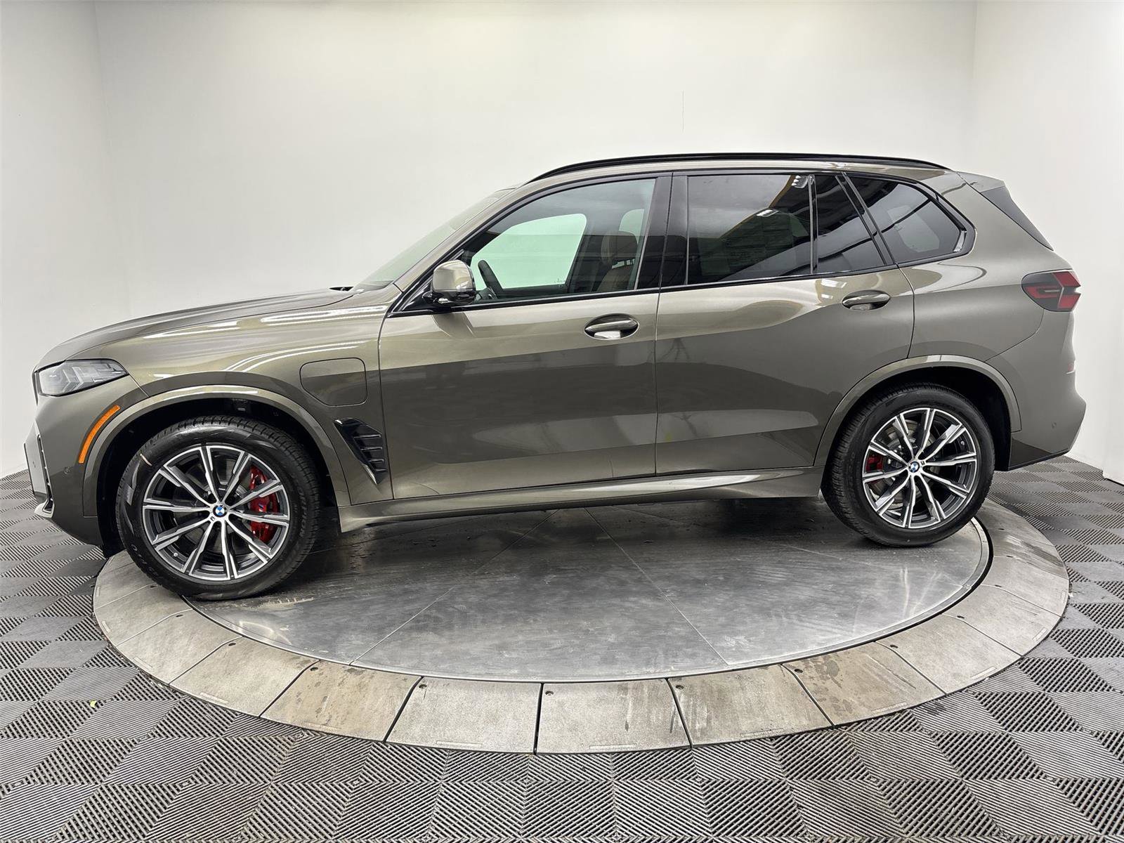 New 2026 BMW X5 xDrive50e image 16