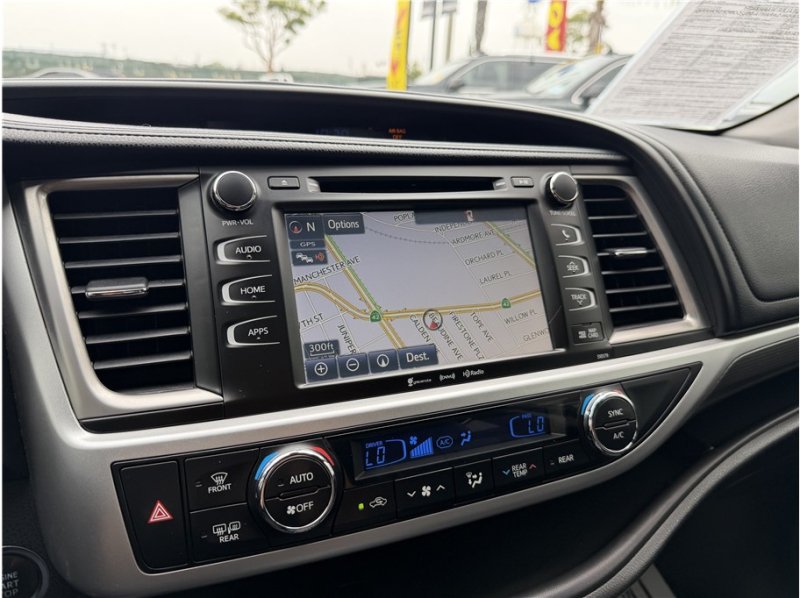 Used 2017 Toyota Highlander SE FWD image 56