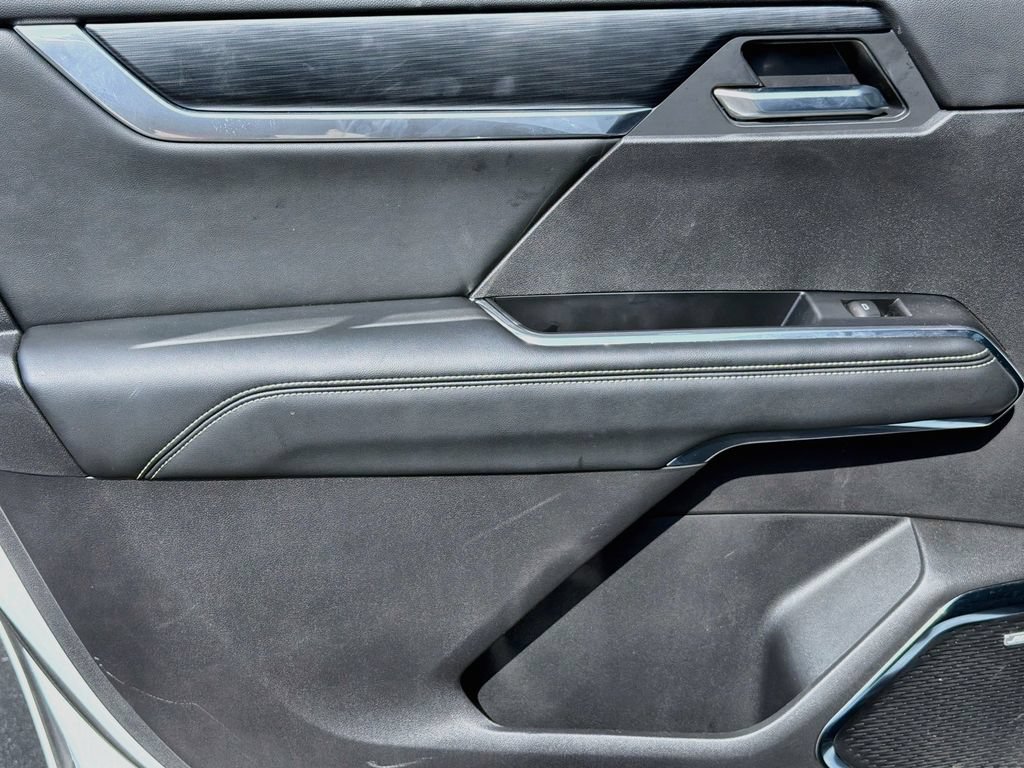 Used 2025 GMC Acadia Elevation FWD image 36