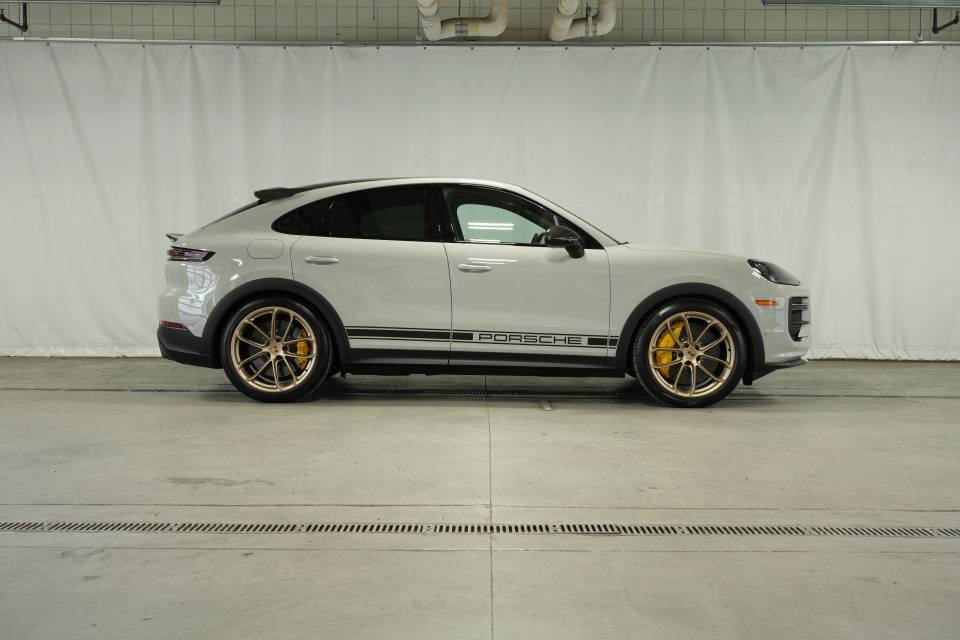 New 2026 Porsche Cayenne Turbo GT image 8