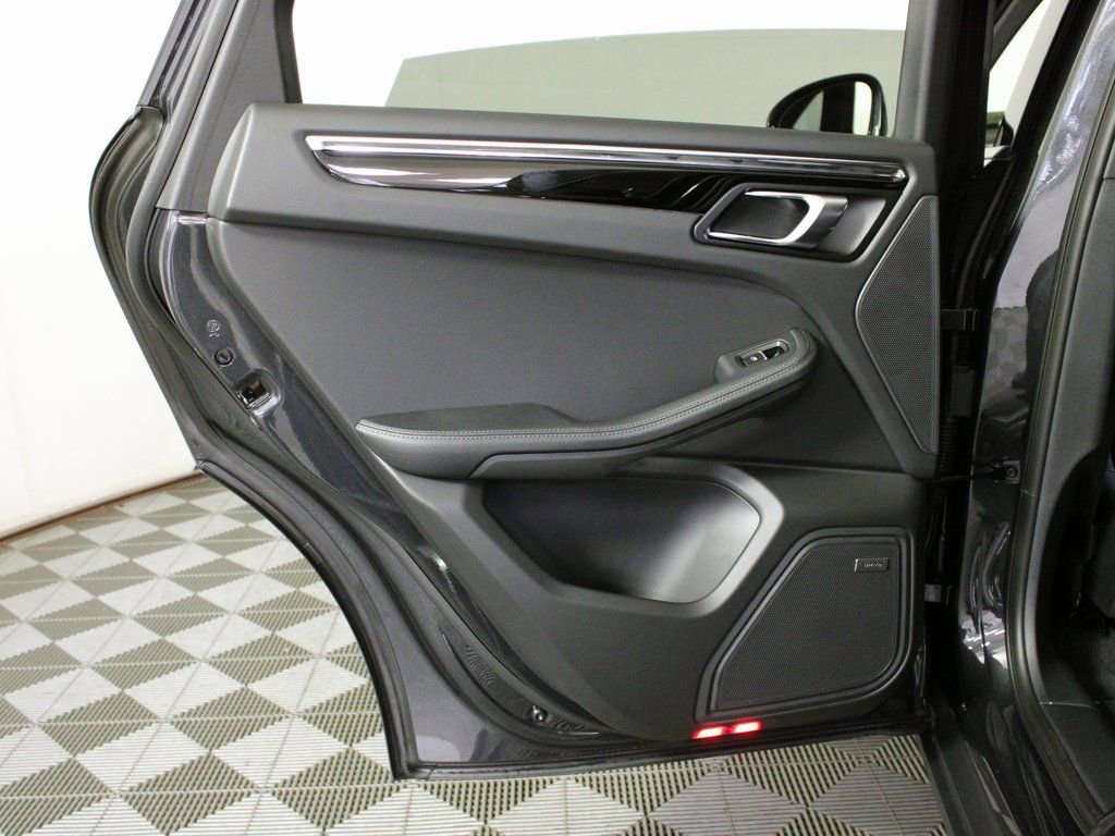 Certified 2026 Porsche Macan image 33