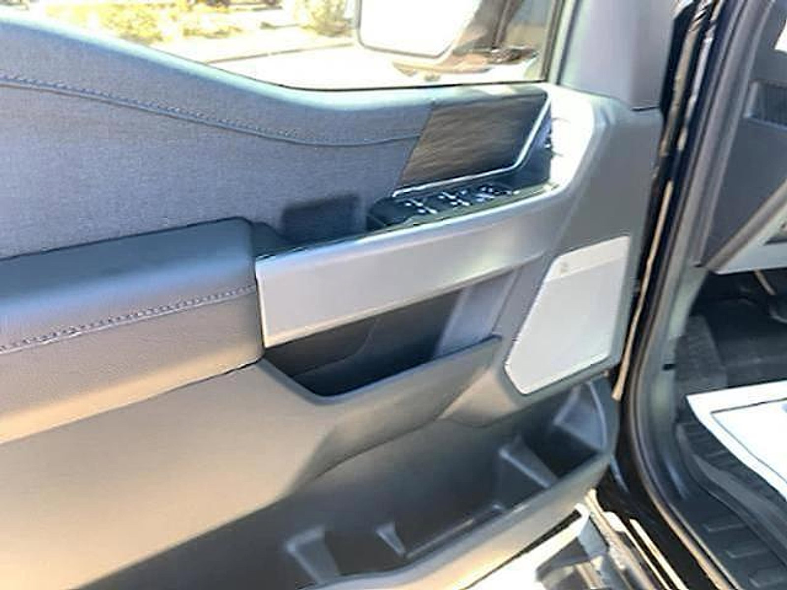 New 2025 Ford F150 Lariat w/ Equipment Group 502A High AWD/4WD image 31