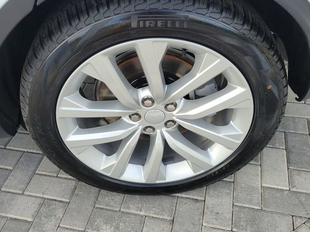 New 2025 Land Rover Discovery S image 14