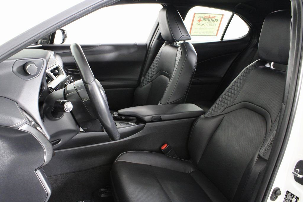 Used 2019 Lexus UX 200 image 17