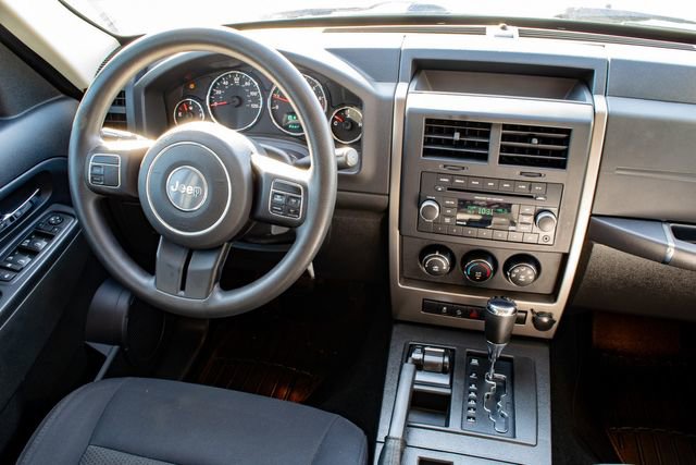 Used 2012 Jeep Liberty Sport image 22
