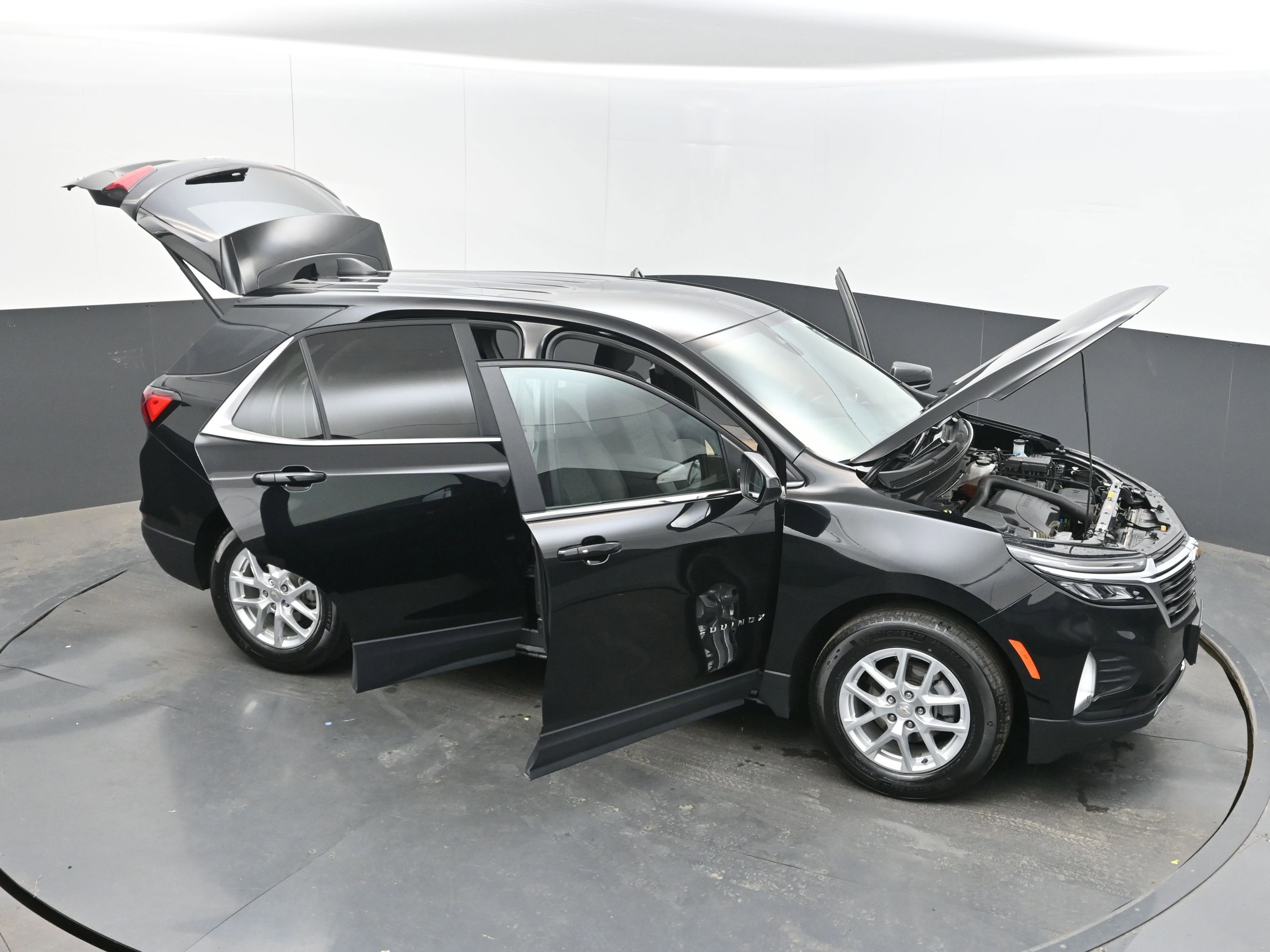 Used 2024 Chevrolet Equinox LT FWD image 27