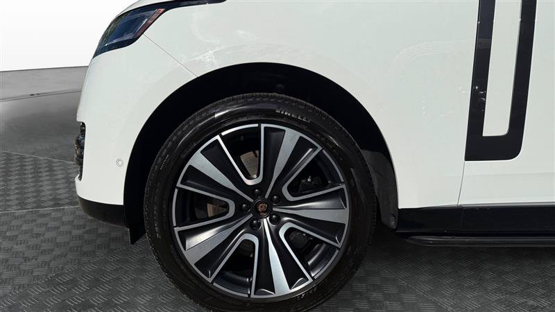 Used 2024 Land Rover Range Rover SE AWD/4WD image 9