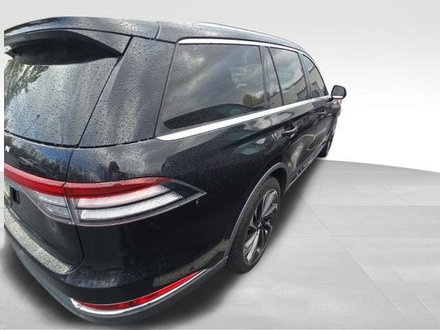 Used 2020 Lincoln Aviator Reserve w/ Equipment Group 202A image 4