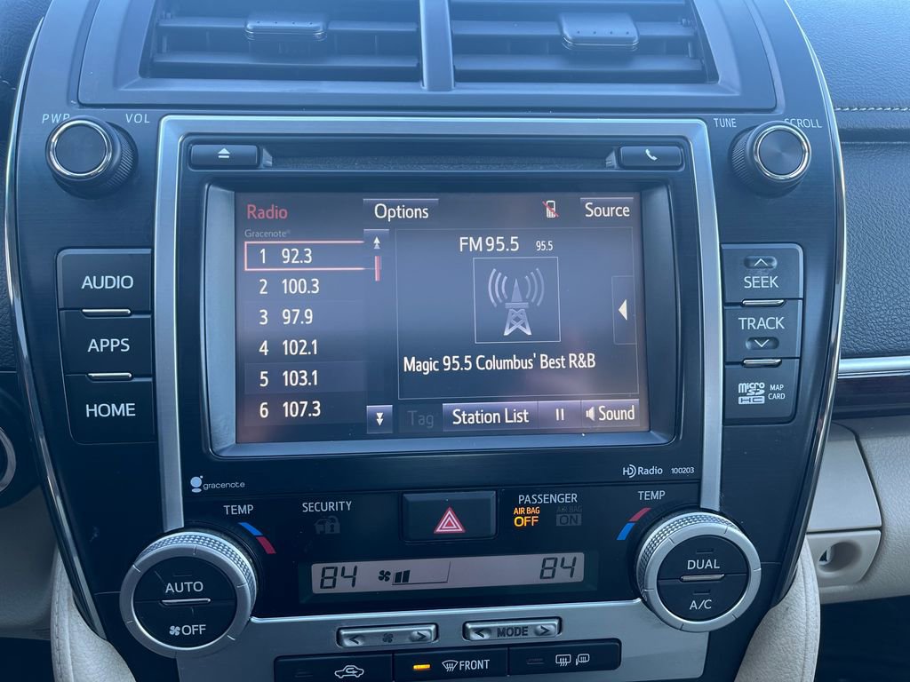 Used 2014 Toyota Camry XLE image 19