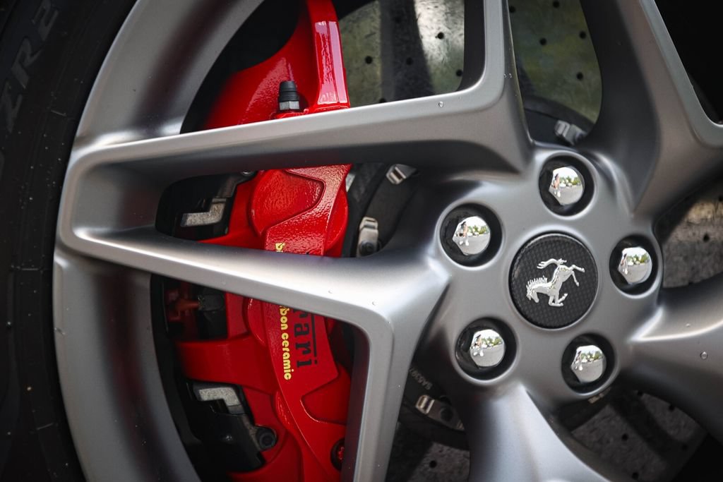 Used 2021 Ferrari F8 Tributo RWD image 15