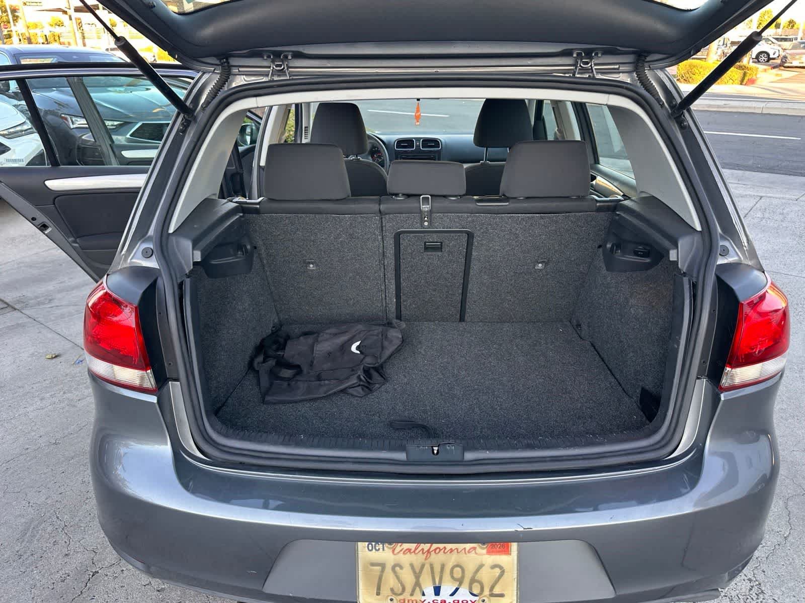 Used 2014 Volkswagen Golf 4-Door FWD image 14