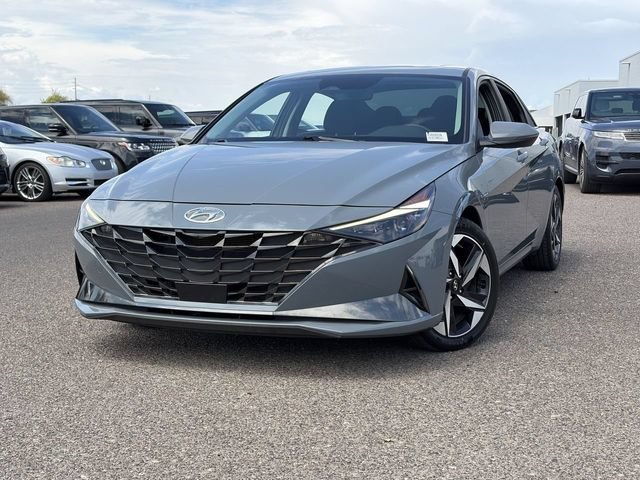 Used 2023 Hyundai Elantra Limited w/ Preferred Accessory Package FWD image 3